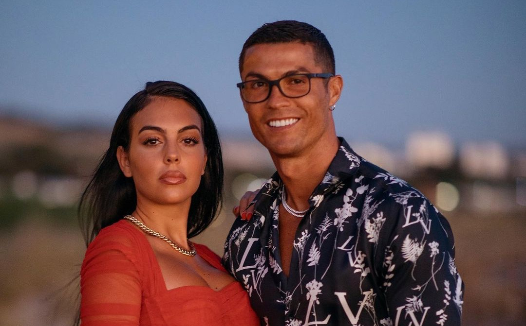 Ronaldo và bạn gái lại ghi điểm khi âm thầm giúp đỡ cậu bé bị ung thư
