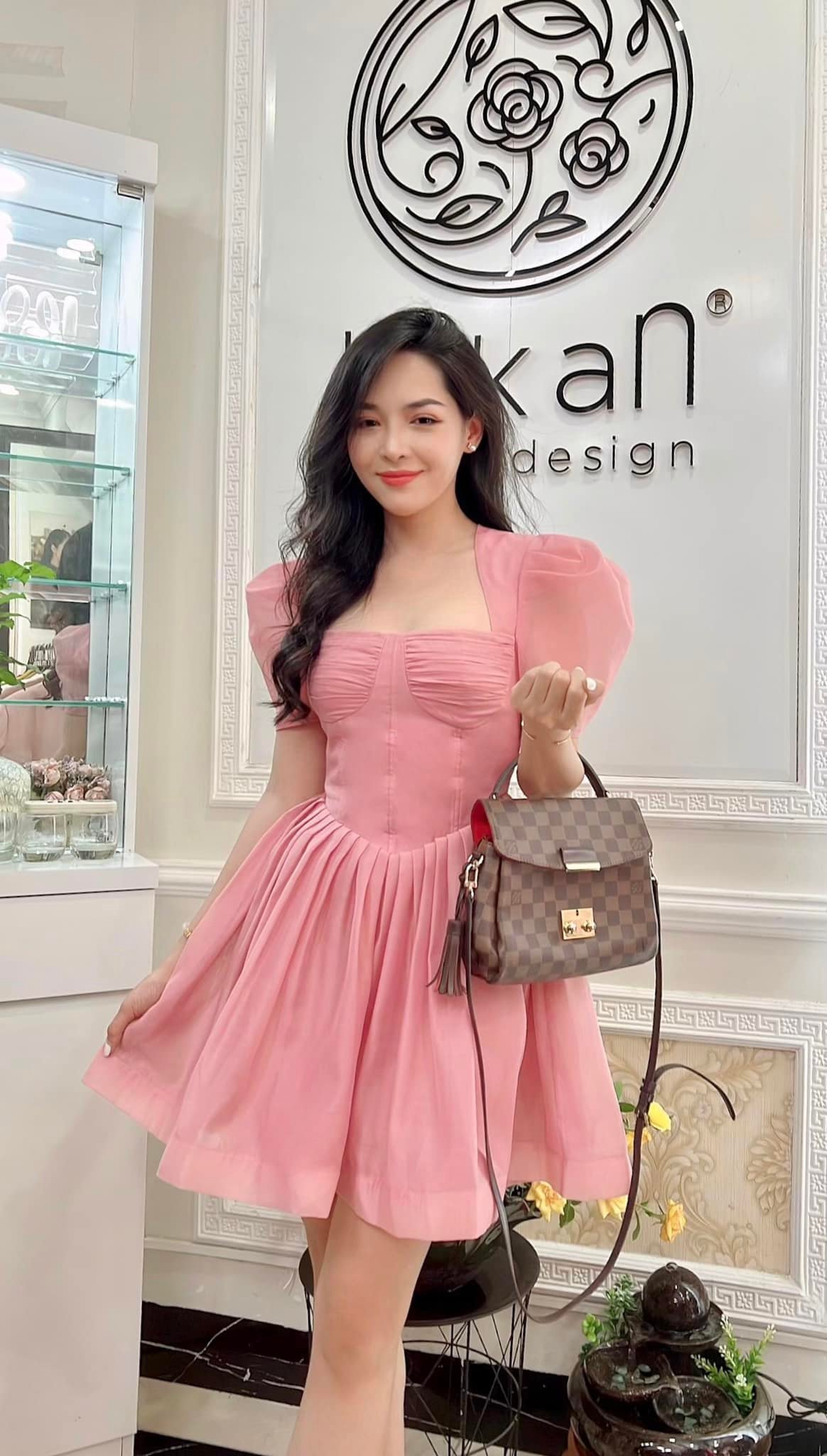 Hot girl phẫu thuật thẩm mỹ Vũ Thanh Quỳnh sau năm đập đi xây lại Sự nghiệp rực rỡ nhan