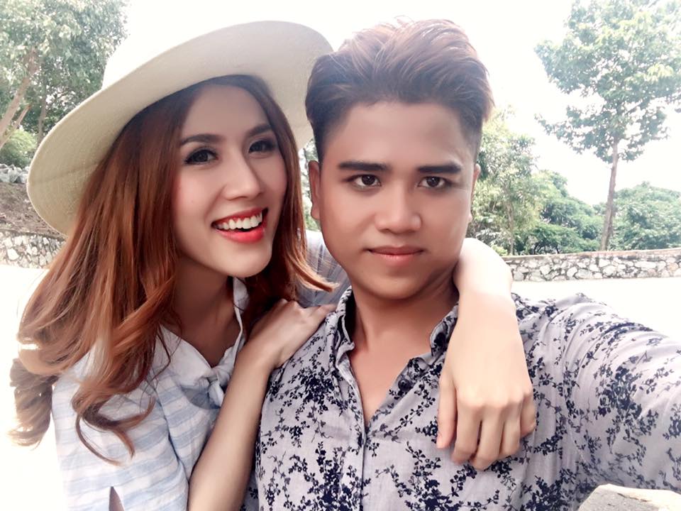 Lộ diện người yêu của Hot boy bán kẹo kéo trên xe BMW - Ảnh 6. Lộ diện người yêu của Hot boy bán kẹo kéo trên xe BMW - Ảnh 6.