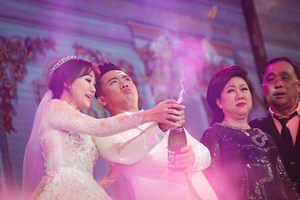 Không thể nhịn cười khi xem ảnh này ở đám cưới Trấn Thành - Hari Won - Ảnh 4.