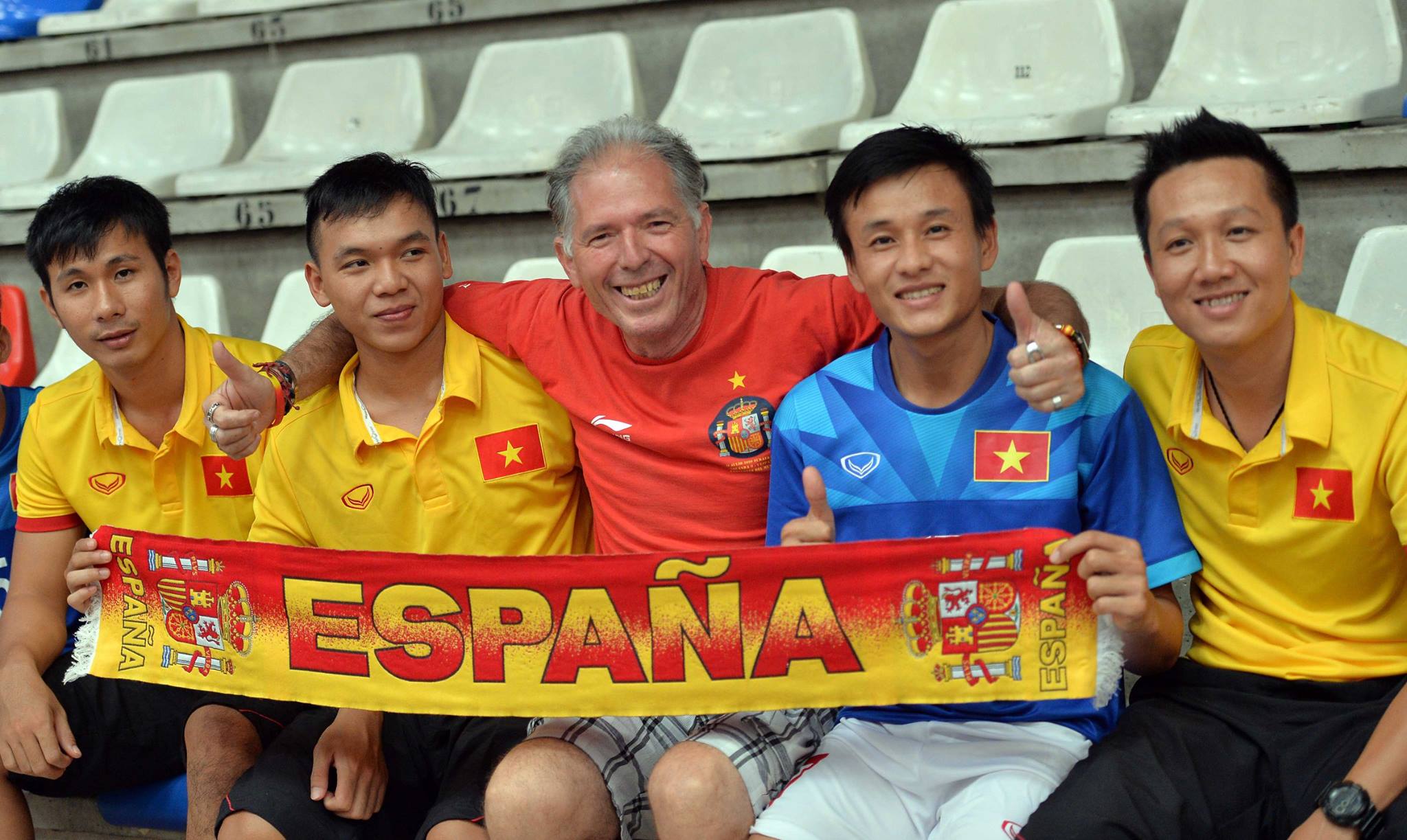 Từ cậu bé nhổ cỏ cà phê đến đấu trường Futsal World Cup - Ảnh 1. Từ cậu bé nhổ cỏ cà phê đến đấu trường Futsal World Cup - Ảnh 1.