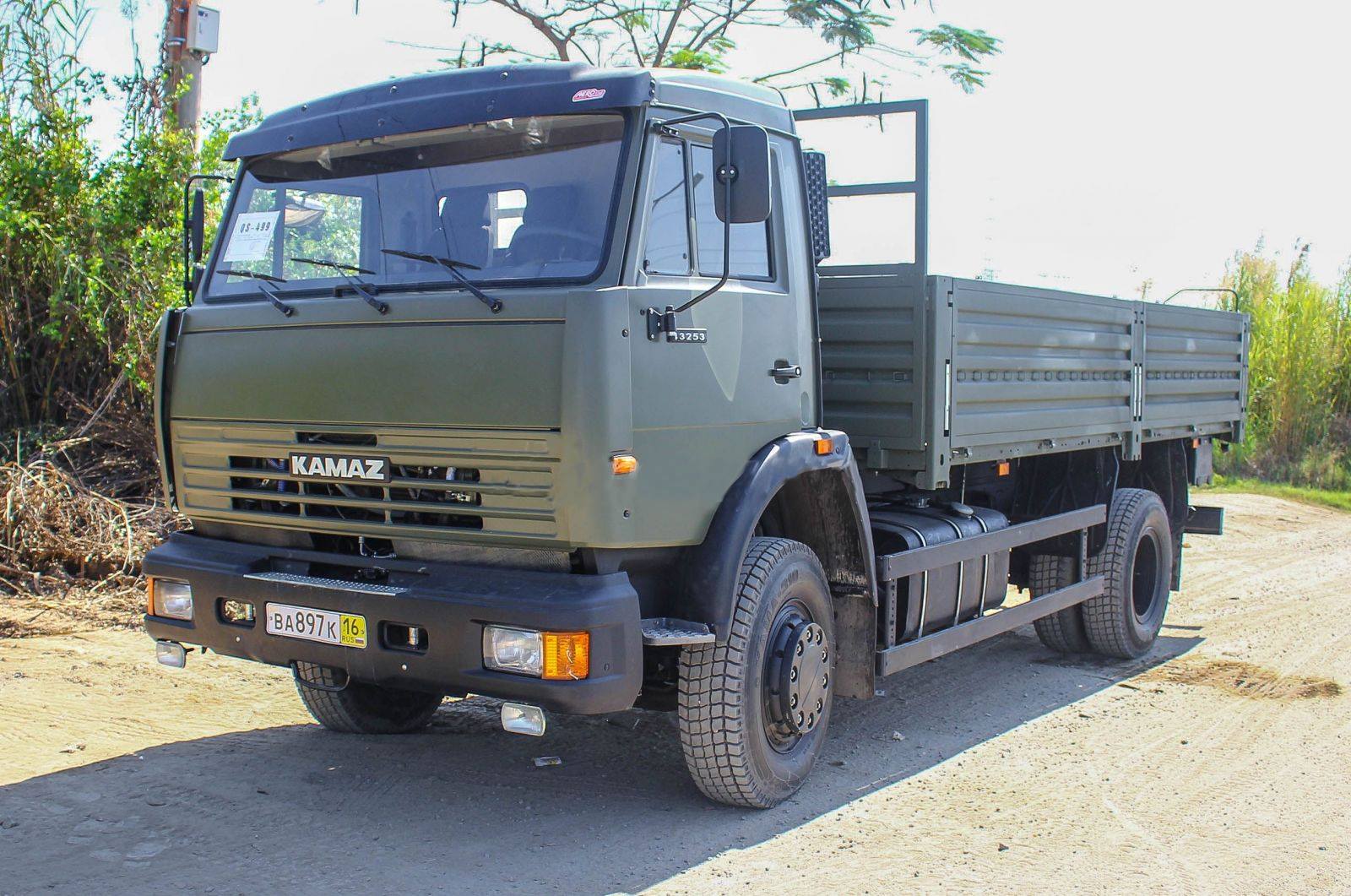 Xe quân sự Kamaz mới tinh đã về cảng - Ảnh 3. Xe quân sự Kamaz mới tinh đã về cảng - Ảnh 3.