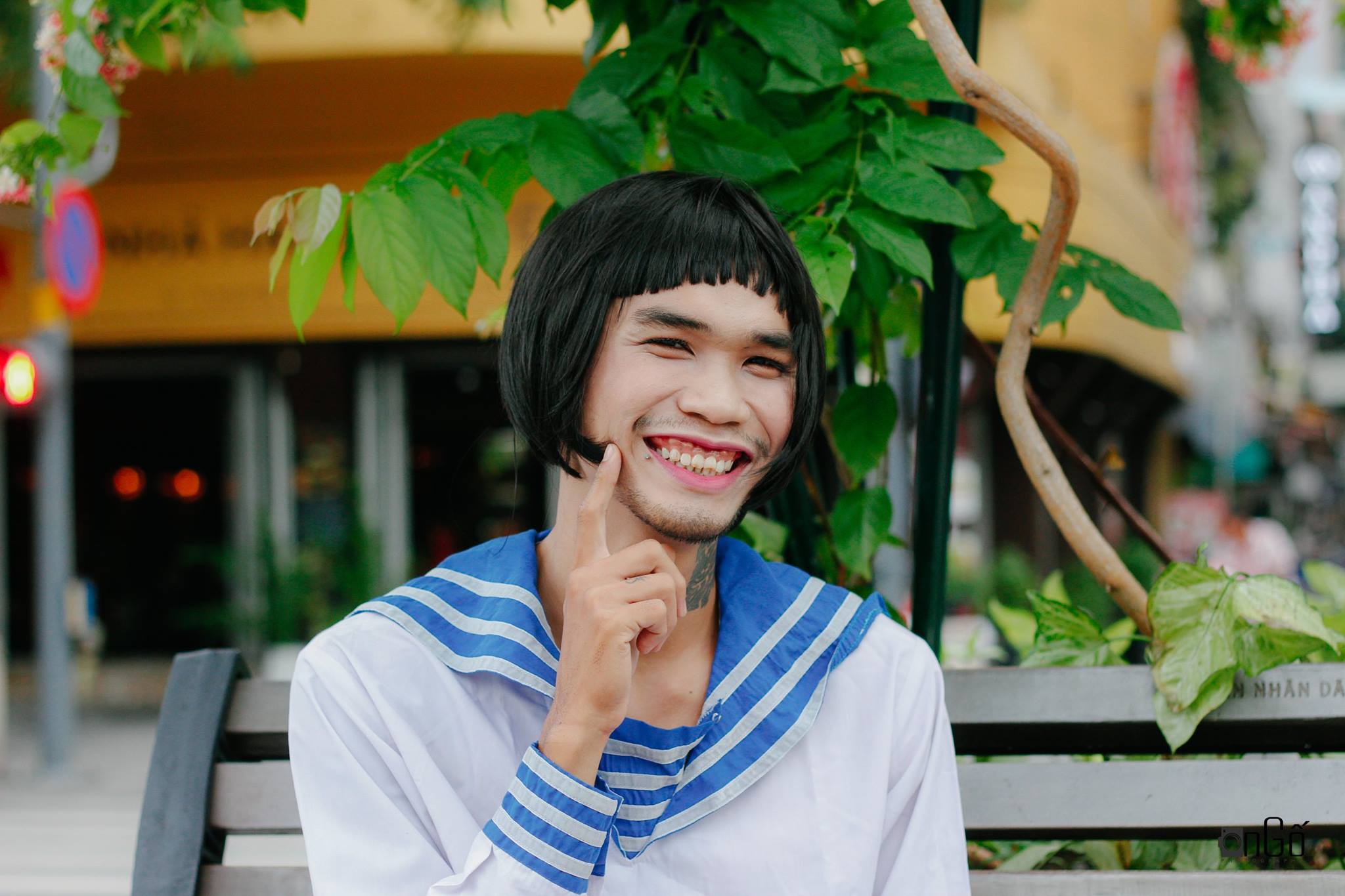 Chàng trai Việt mặc váy chụp ảnh trên phố Nguyễn Huệ - Ảnh 4. Chàng trai Việt mặc váy chụp ảnh trên phố Nguyễn Huệ - Ảnh 4.