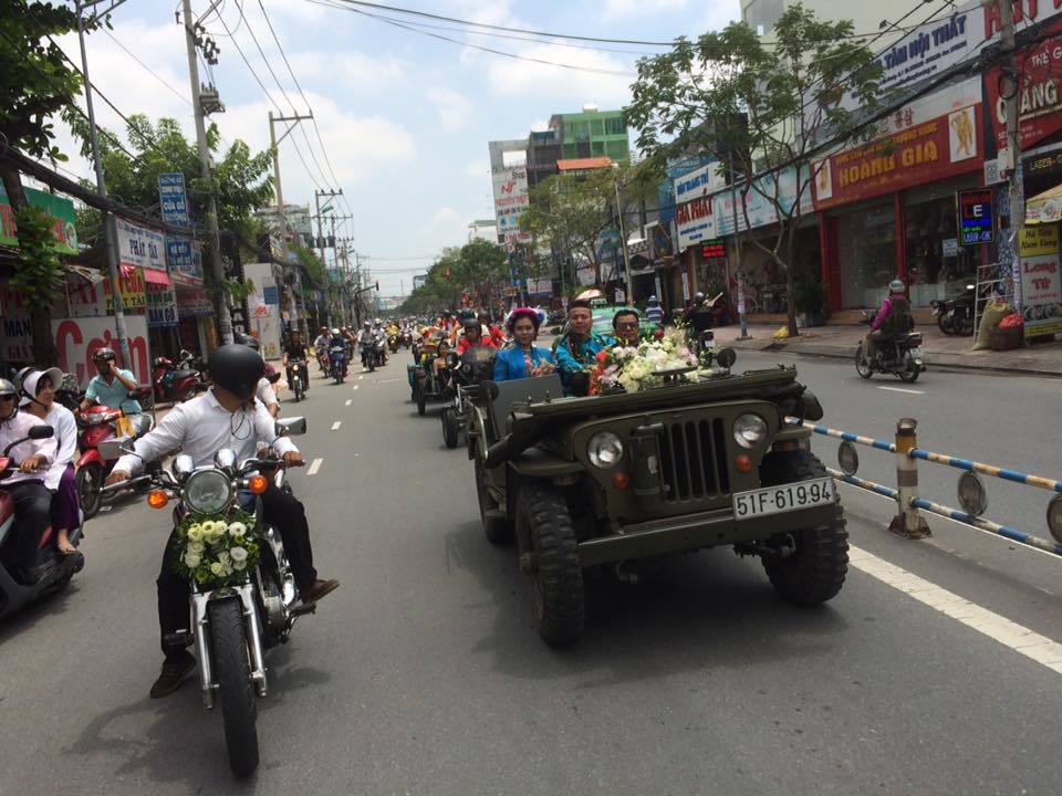 Dàn rước dâu hoành tráng, gây náo loạn phố Sài thành - Ảnh 11. Dàn rước dâu hoành tráng, gây náo loạn phố Sài thành - Ảnh 11.