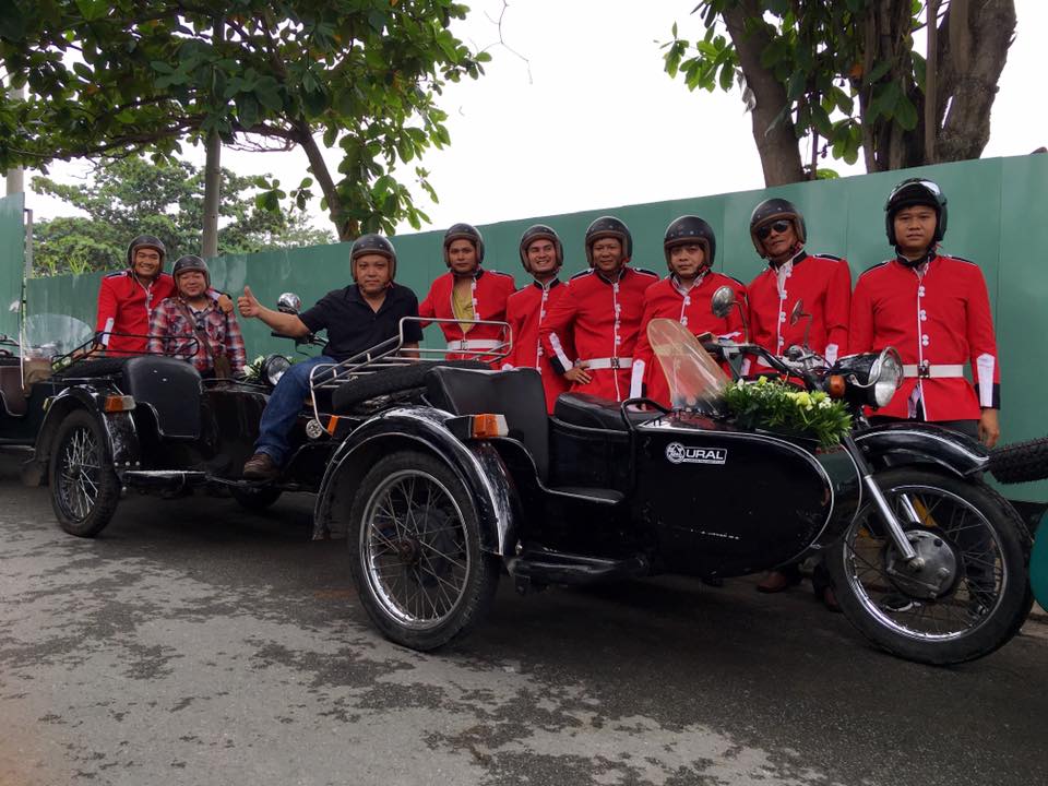 Dàn rước dâu hoành tráng, gây náo loạn phố Sài thành - Ảnh 3. Dàn rước dâu hoành tráng, gây náo loạn phố Sài thành - Ảnh 3.
