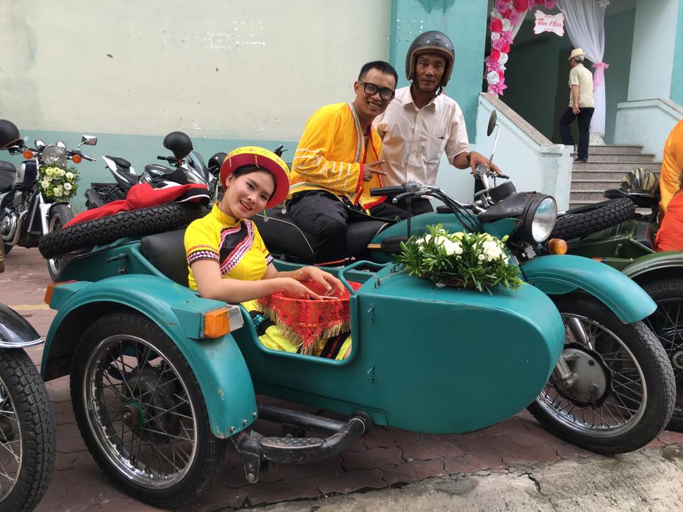 Dàn rước dâu hoành tráng, gây náo loạn phố Sài thành - Ảnh 6. Dàn rước dâu hoành tráng, gây náo loạn phố Sài thành - Ảnh 6.