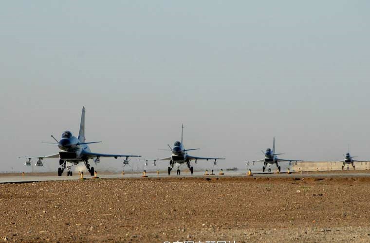 Màn trình diễn Voi đi bộ hoành tráng của Không quân Việt Nam - Ảnh 1. Màn trình diễn Voi đi bộ hoành tráng của Không quân Việt Nam - Ảnh 1.