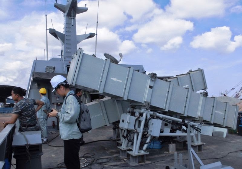 Tên lửa Trung Quốc phóng hỏng ngay trước mặt Tổng thống Indonesia - Ảnh 2. Tên lửa Trung Quốc phóng hỏng ngay trước mặt Tổng thống Indonesia - Ảnh 2.