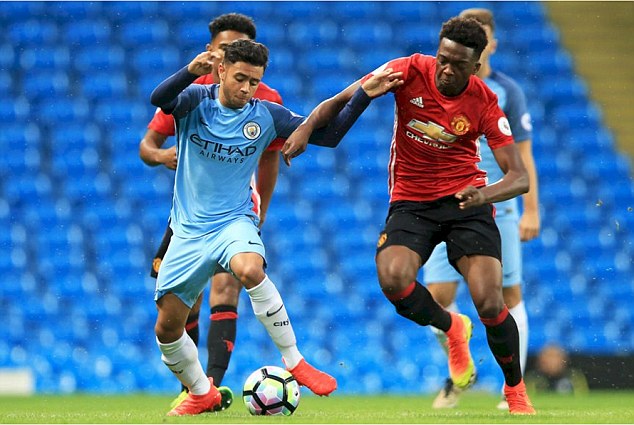 Sao trẻ lập siêu phẩm, Man United suýt hạ đẹp Man City - Ảnh 2. Sao trẻ lập siêu phẩm, Man United suýt hạ đẹp Man City - Ảnh 2.