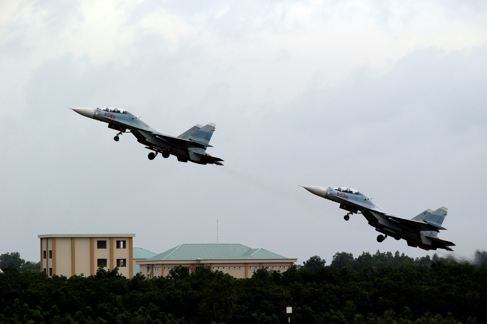 Vũ khí hiện đại về tay: Mừng lo lẫn lộn! - Ảnh 3. Vũ khí hiện đại về tay: Mừng lo lẫn lộn! - Ảnh 3.