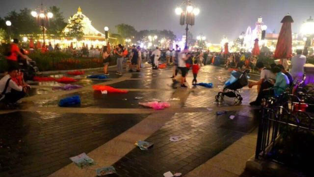 Ác mộng kinh hoàng mang tên du khách Trung Quốc tại Disneyland - Ảnh 9.