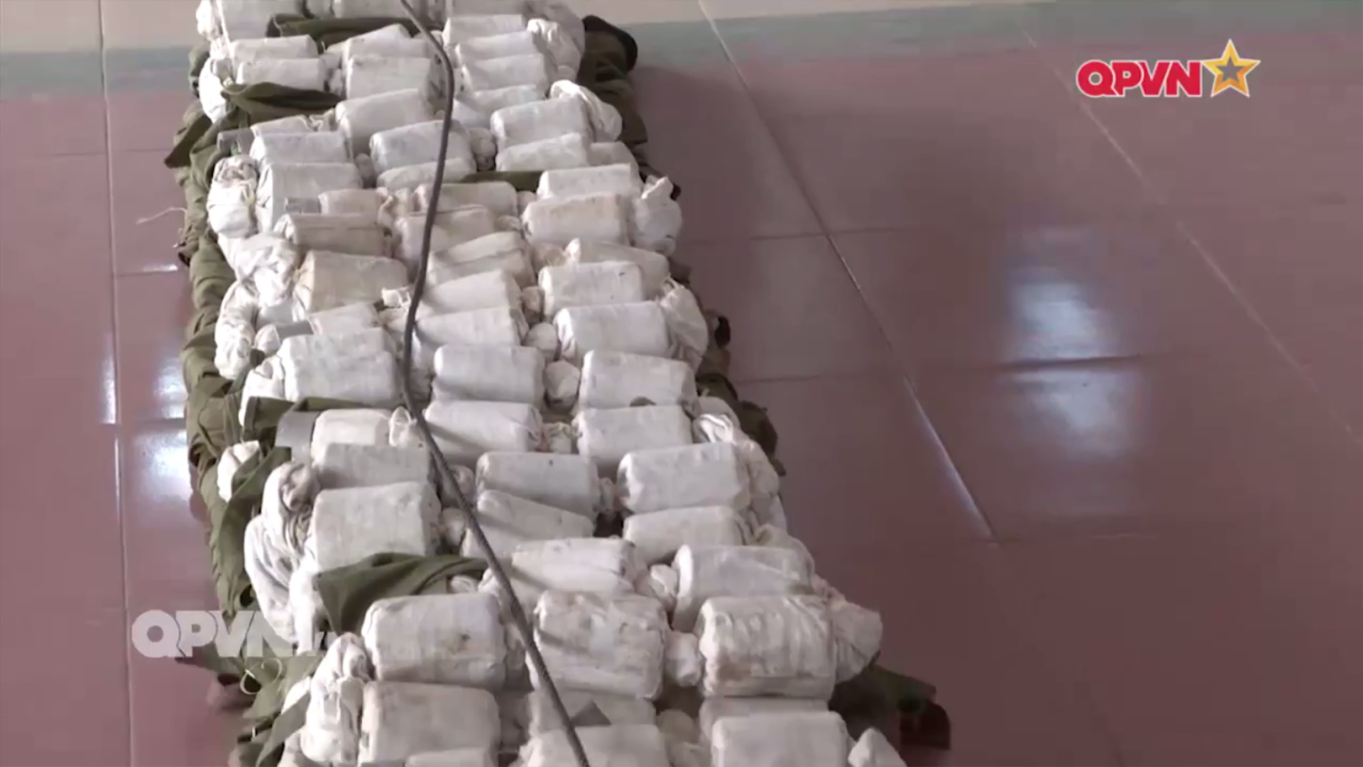 Uy lực vũ khí phá vật cản FMV-B1 do Việt Nam sản xuất - Ảnh 4. Uy lực vũ khí phá vật cản FMV-B1 do Việt Nam sản xuất - Ảnh 4.