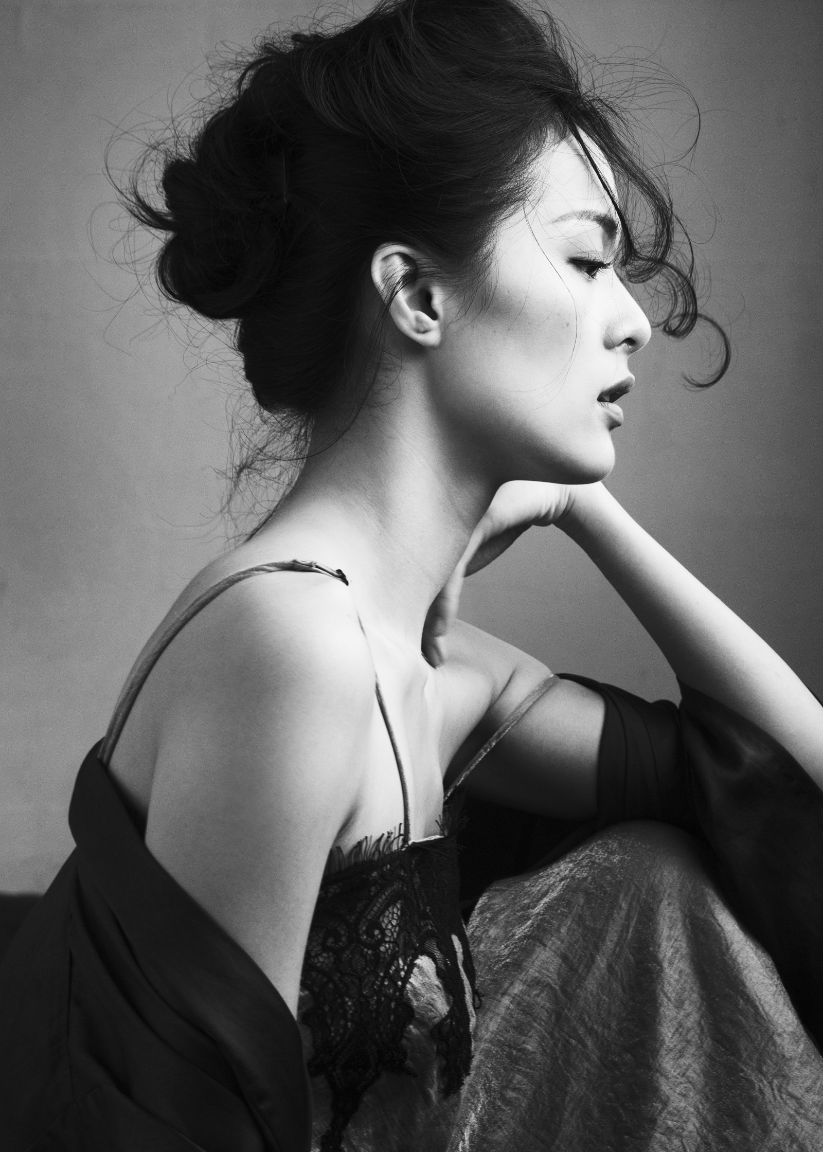 Bị chê diễn xuất đơ, bạn gái Cường Đô la tung ảnh gợi cảm - Ảnh 2. Bị chê diễn xuất đơ, bạn gái Cường Đô la tung ảnh gợi cảm - Ảnh 2.