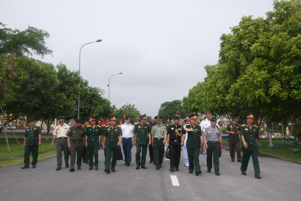 Đoàn Tùy viên Quốc phòng các nước tại Việt Nam thăm quan, tìm hiểu thực tế tại Sư đoàn 308 - Ảnh 1.