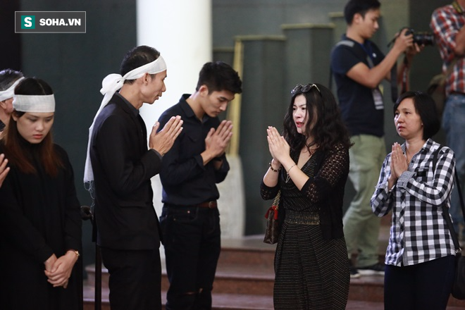 [Cập nhật] Con trai NSƯT Phạm Bằng khóc nức nở trong lễ viếng - Ảnh 5.