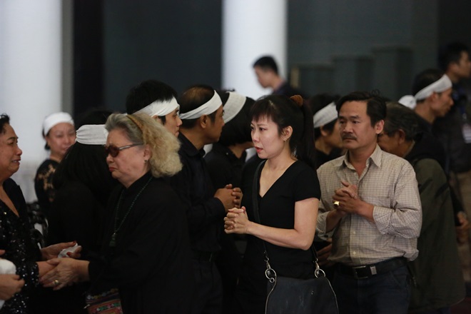 [Cập nhật] Con trai NSƯT Phạm Bằng khóc nức nở trong lễ viếng - Ảnh 11.