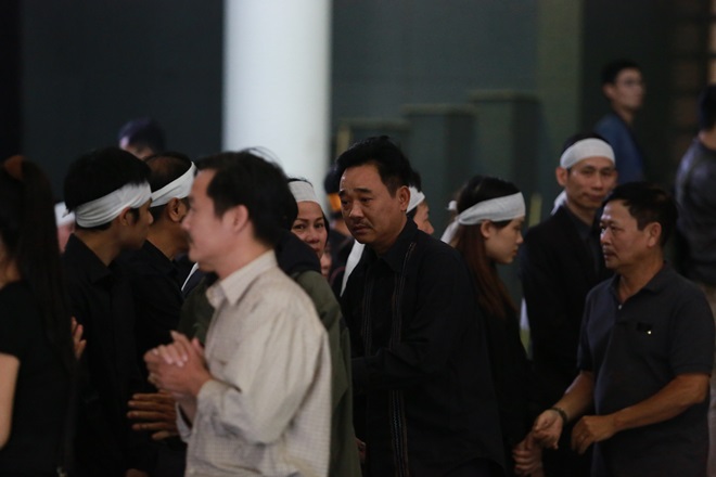 [Cập nhật] Con trai NSƯT Phạm Bằng khóc nức nở trong lễ viếng - Ảnh 12.