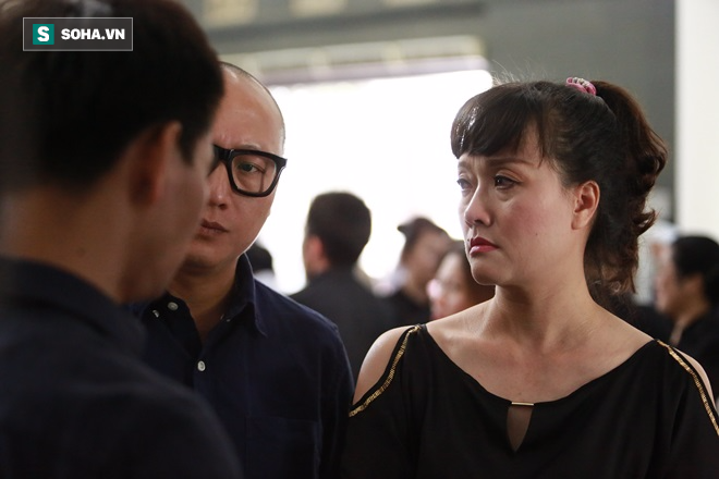 [Cập nhật] Con trai NSƯT Phạm Bằng khóc nức nở trong lễ viếng - Ảnh 2.