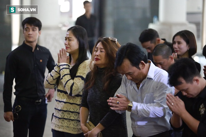 [Cập nhật] Con trai NSƯT Phạm Bằng khóc nức nở trong lễ viếng - Ảnh 10.