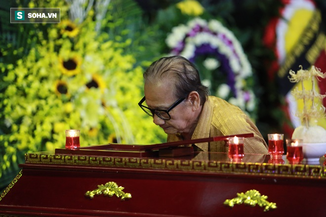 [Cập nhật] Con trai NSƯT Phạm Bằng khóc nức nở trong lễ viếng - Ảnh 9.