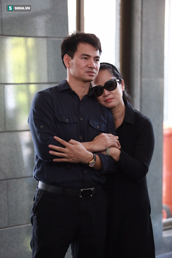 [Cập nhật] Con trai NSƯT Phạm Bằng khóc nức nở trong lễ viếng - Ảnh 2.