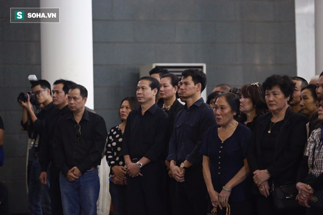 Các nghệ sĩ khóc nức nở, đau xót nhìn NSƯT Phạm Bằng lần cuối - Ảnh 2.