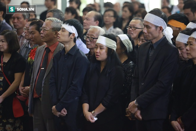 Các nghệ sĩ khóc nức nở, đau xót nhìn NSƯT Phạm Bằng lần cuối - Ảnh 4.