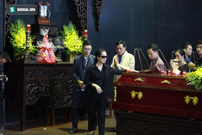 Các nghệ sĩ khóc nức nở, đau xót nhìn NSƯT Phạm Bằng lần cuối - Ảnh 9.