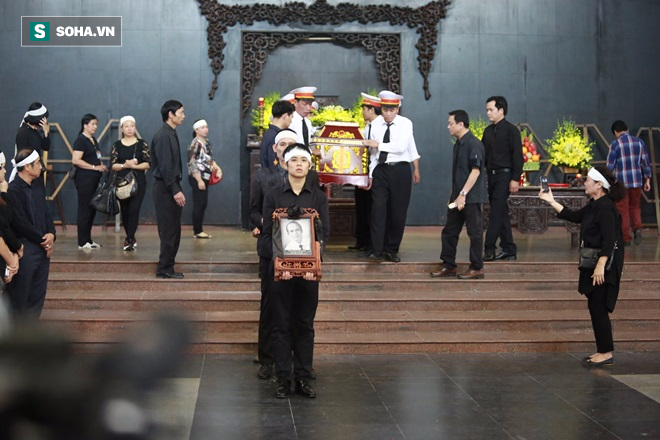 Các nghệ sĩ khóc nức nở, đau xót nhìn NSƯT Phạm Bằng lần cuối - Ảnh 12.