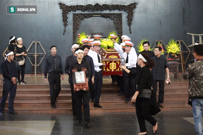 Các nghệ sĩ khóc nức nở, đau xót nhìn NSƯT Phạm Bằng lần cuối - Ảnh 11.