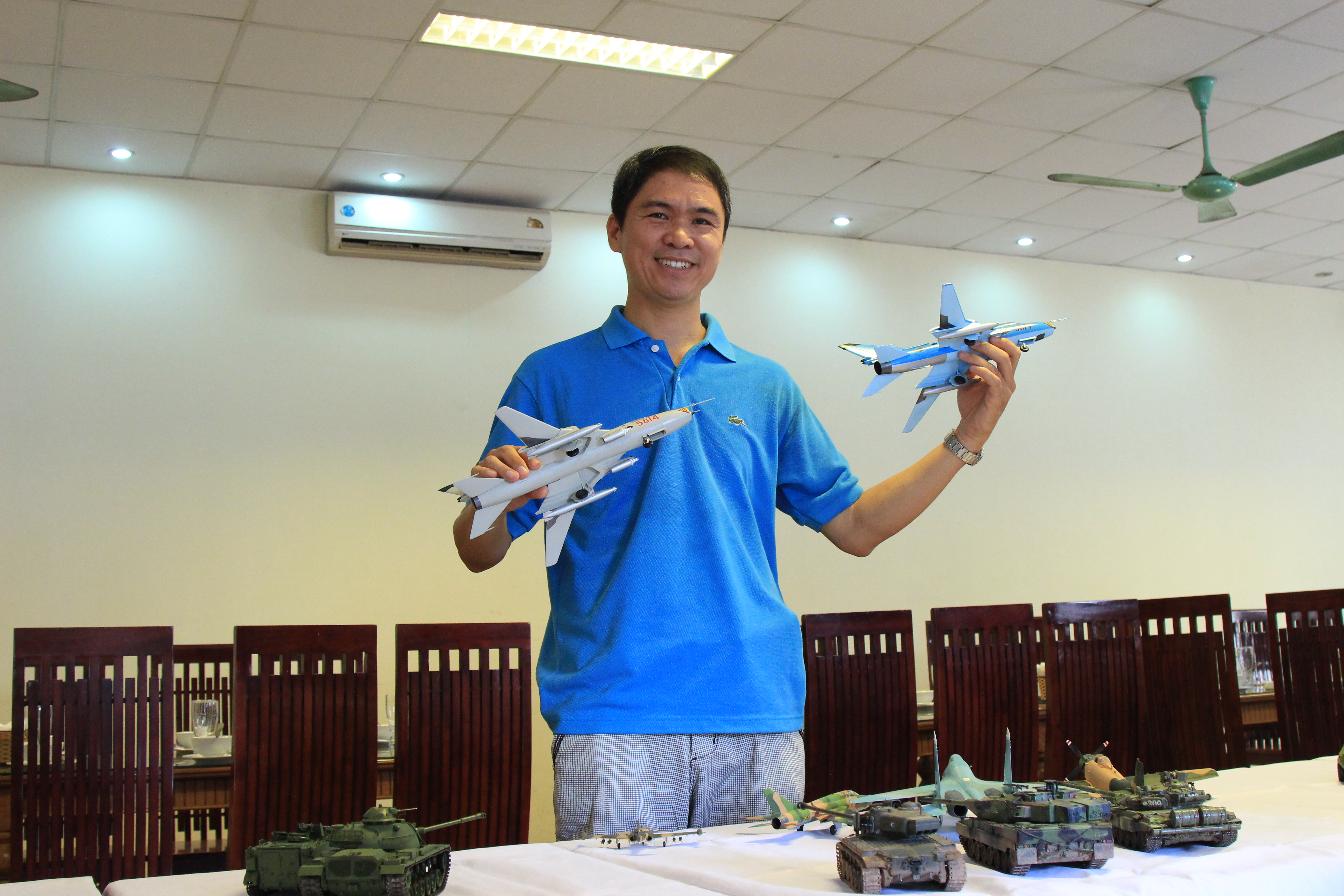 T-72B3, T-90, Su-30SM, Su-35 bất ngờ đồng loạt lộ diện tại Hà Nội - Ảnh 4. T-72B3, T-90, Su-30SM, Su-35 bất ngờ đồng loạt lộ diện tại Hà Nội - Ảnh 4.