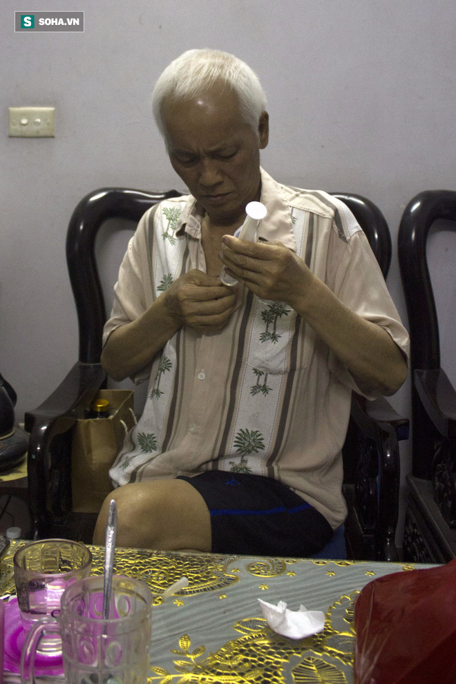 NSƯT Duy Thanh khi bị viện trả về: Sút 20 kg, tóc bạc trắng, phải bơm thức ăn nước uống - Ảnh 2.