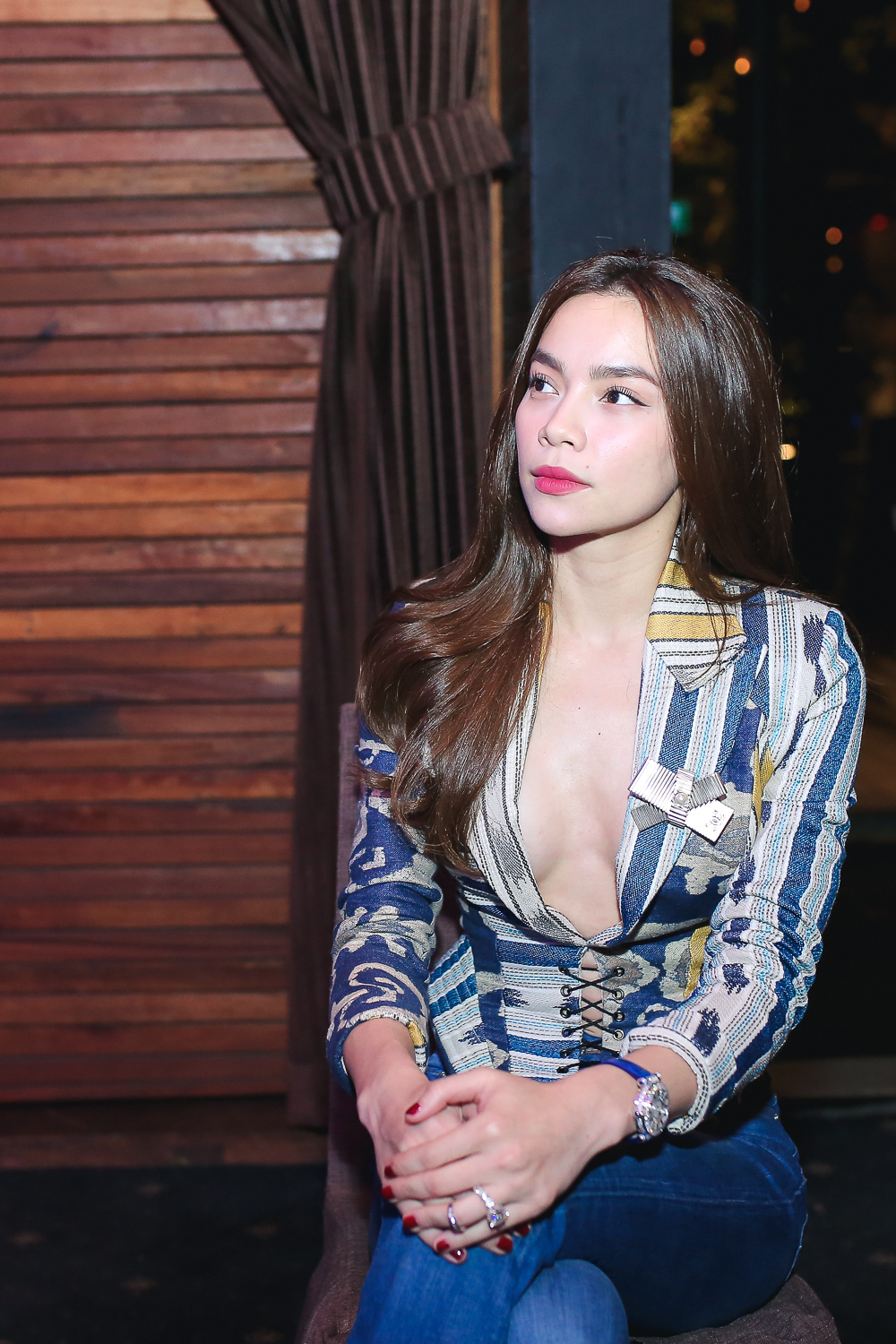Hồ Ngọc Hà mặc quá gợi cảm khi đến họp báo của Noo Phước Thịnh - Ảnh 9. Hồ Ngọc Hà mặc quá gợi cảm khi đến họp báo của Noo Phước Thịnh - Ảnh 9.