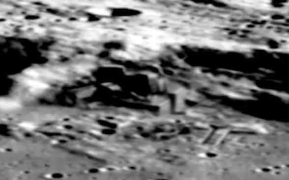 NASA bị tố phá hủy căn cứ UFO trên Mặt Trăng - Ảnh 1. NASA bị tố phá hủy căn cứ UFO trên Mặt Trăng - Ảnh 1.