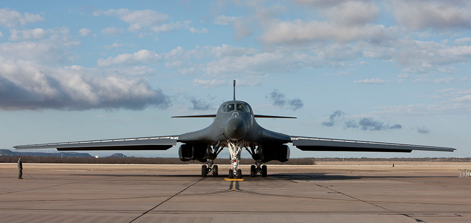 Uy lực máy bay ném bom Mỹ sắp điều tới nắn gân Trung Quốc - Ảnh 3. Uy lực máy bay ném bom Mỹ sắp điều tới nắn gân Trung Quốc - Ảnh 3.