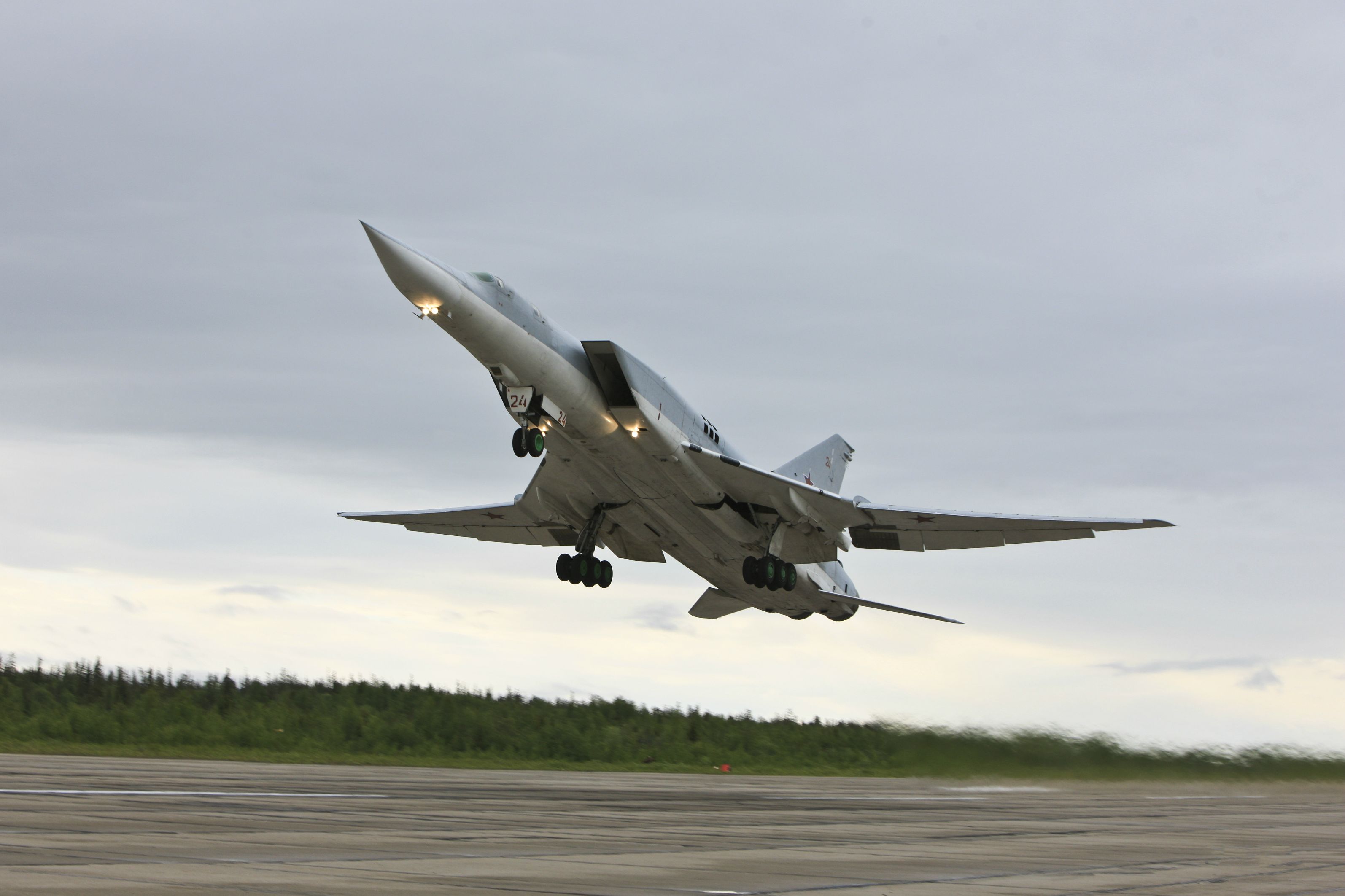 Không thể chọc thủng A2/AD Nga-Trung, tàu sân bay có bị Mỹ bỏ đi? - Ảnh 2. Không thể chọc thủng A2/AD Nga-Trung, tàu sân bay có bị Mỹ bỏ đi? - Ảnh 2.