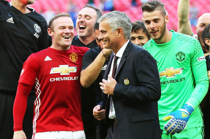 Thằng khốn Mourinho, đối thủ 10 người và bản Rock nặng chờ cuộc nổi dậy - Ảnh 3. Thằng khốn Mourinho, đối thủ 10 người và bản Rock nặng chờ cuộc nổi dậy - Ảnh 3.