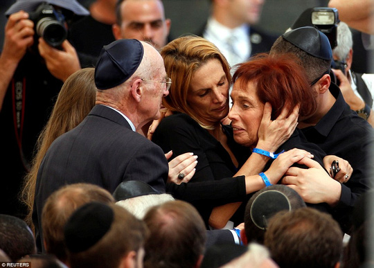 Cái bắt tay lịch sử trong lễ tang ông Shimon Peres - Ảnh 6.