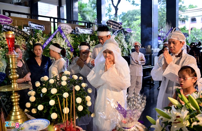 NSƯT Quang Lý được tiễn đưa trong giai điệu Thuyền và biển - Ảnh 2. NSƯT Quang Lý được tiễn đưa trong giai điệu Thuyền và biển - Ảnh 2.