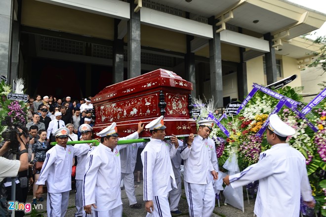 NSƯT Quang Lý được tiễn đưa trong giai điệu Thuyền và biển - Ảnh 11. NSƯT Quang Lý được tiễn đưa trong giai điệu Thuyền và biển - Ảnh 11.