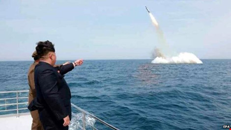Phát hiện tàu ngầm Triều Tiên sát vùng biển Hàn Quốc - Ảnh 1.