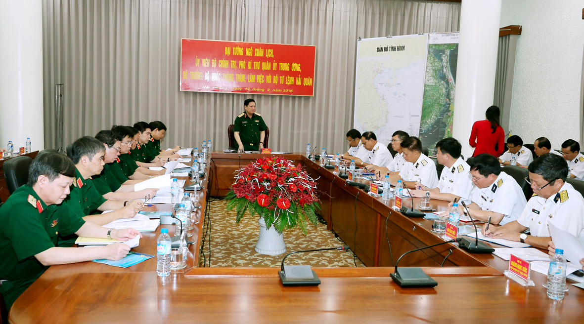 Bộ trưởng Bộ Quốc phòng thăm và làm việc tại Bộ Tư lệnh Hải quân - Ảnh 2. Bộ trưởng Bộ Quốc phòng thăm và làm việc tại Bộ Tư lệnh Hải quân - Ảnh 2.
