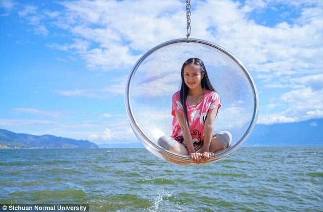 Trường đại học nổi tiếng với giáo viên xinh như hot girl - Ảnh 2.