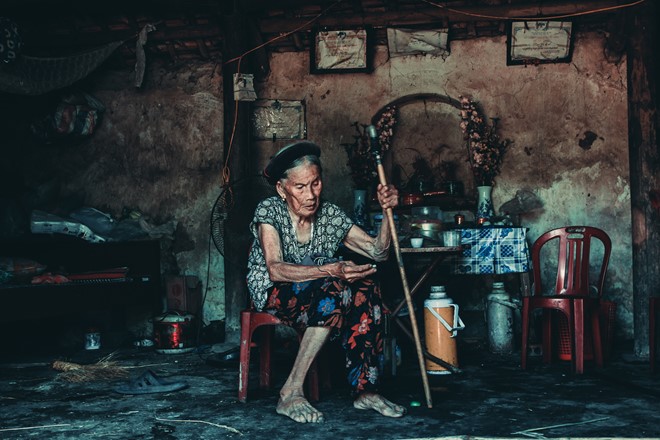 Hình ảnh ám ảnh của 2 cụ già gần trăm tuổi trong căn nhà cũ kỹ ở Ninh Bình - ảnh 3
