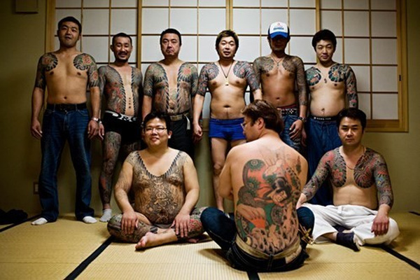 Cuộc sống đầy bạo lực, ma túy và tình dục của phụ nữ trong giới mafia khét tiếng ở Nhật Bản - Ảnh 3. Cuộc sống đầy bạo lực, ma túy và tình dục của phụ nữ trong giới mafia khét tiếng ở Nhật Bản - Ảnh 3.