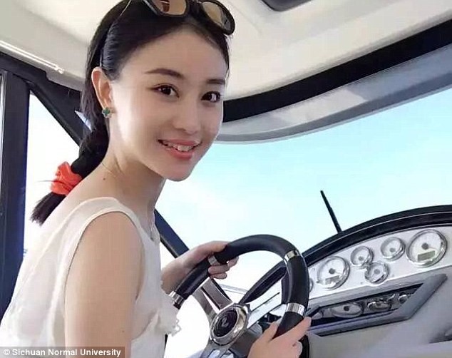 Trường đại học nổi tiếng với giáo viên xinh như hot girl - Ảnh 3.