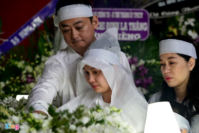 NSƯT Quang Lý được tiễn đưa trong giai điệu Thuyền và biển - Ảnh 4. NSƯT Quang Lý được tiễn đưa trong giai điệu Thuyền và biển - Ảnh 4.