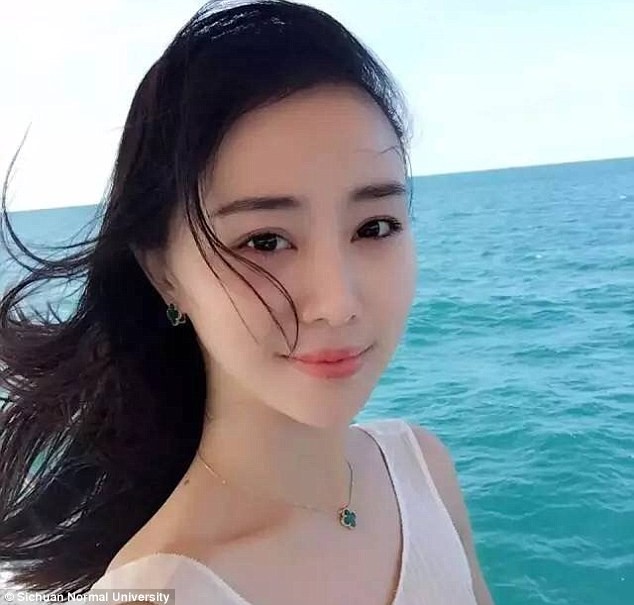 Trường đại học nổi tiếng với giáo viên xinh như hot girl - Ảnh 4.