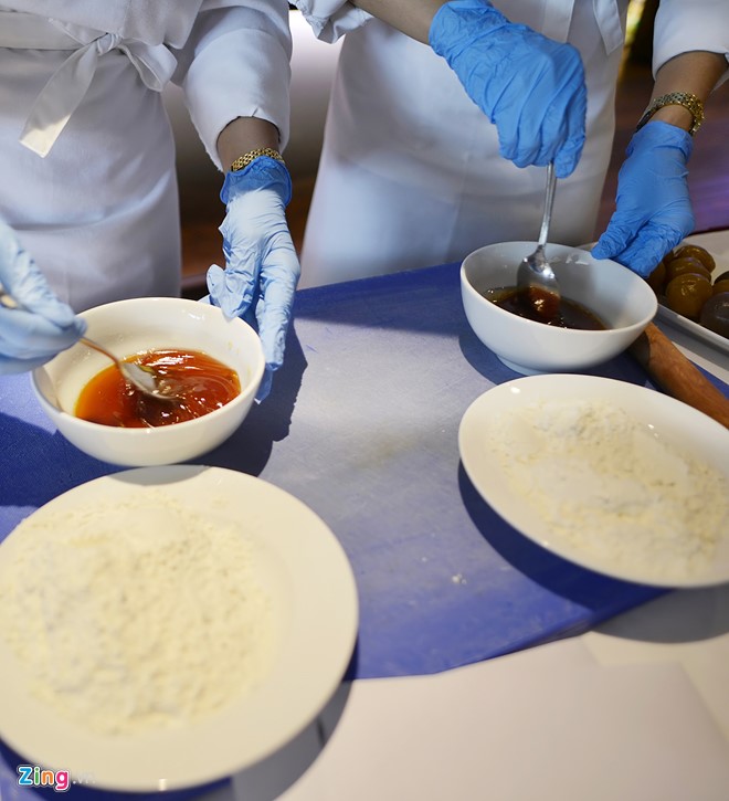 Bên trong lò sản xuất bánh Trung thu 5 sao - Ảnh 7.