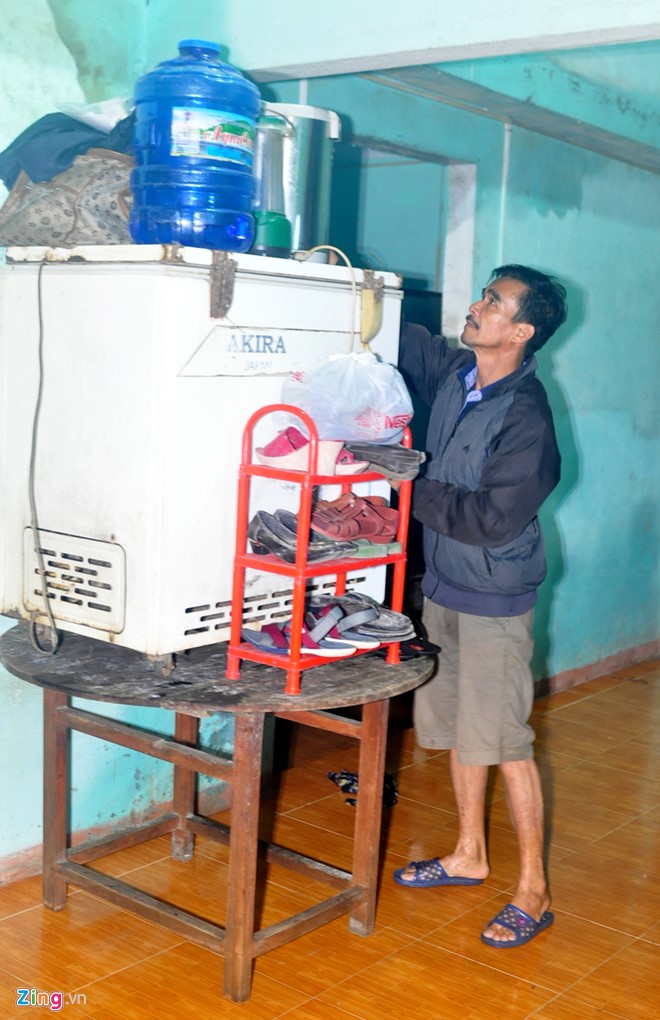 Hàng nghìn nhà dân Quảng Ngãi ngập sâu trong lũ - Ảnh 8. Hàng nghìn nhà dân Quảng Ngãi ngập sâu trong lũ - Ảnh 8.